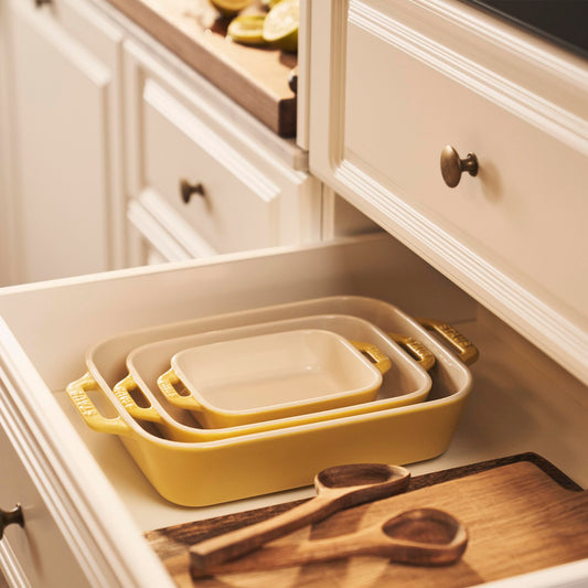 STAUB gros plan sur l'émail porcelaine montrant résistance