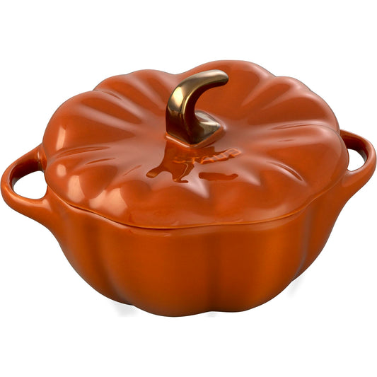 STAUB petite citrouille vue de face mettant en valeur le design décoratif