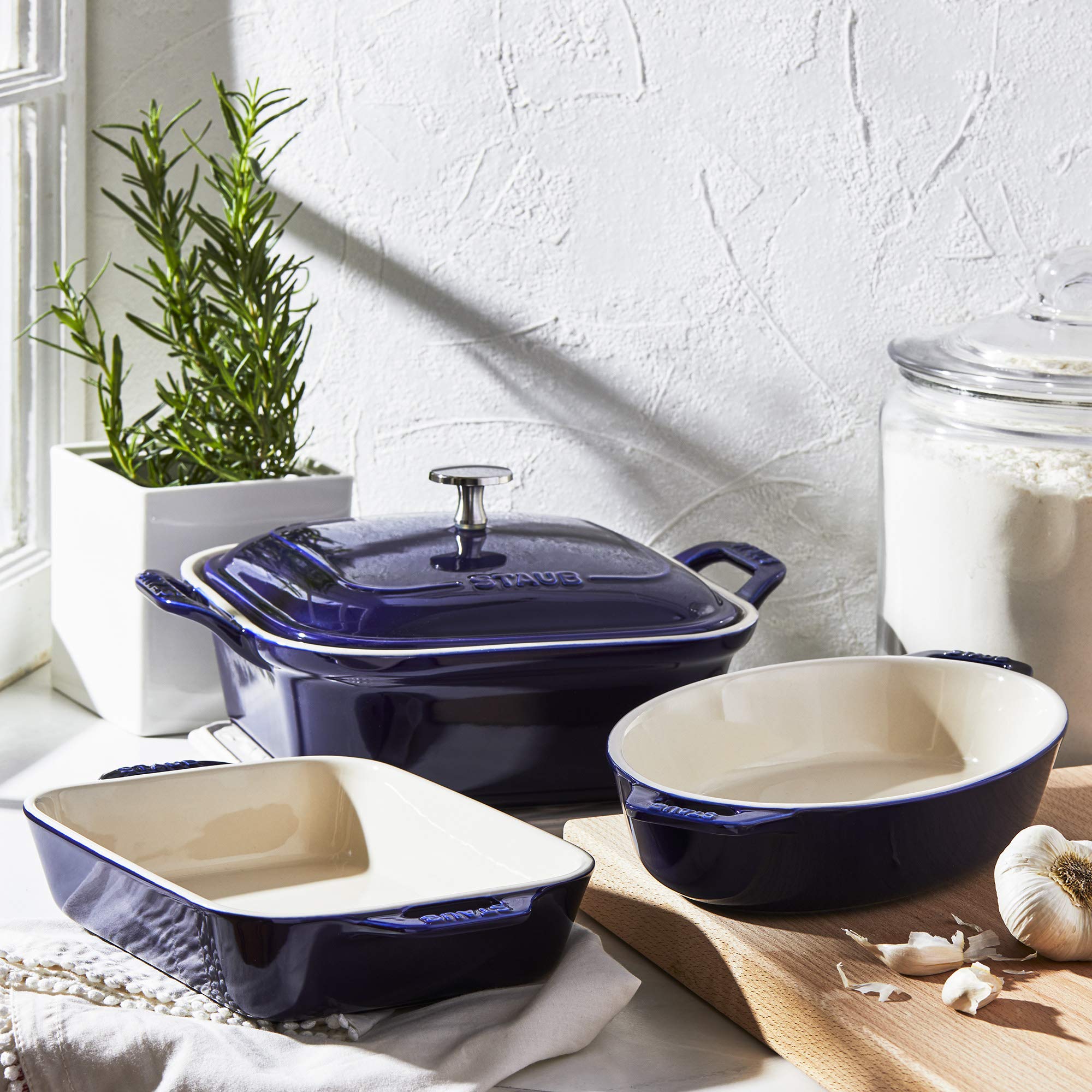 STAUB plat carré avec couvercle prêt à servir et maintenir la chaleur