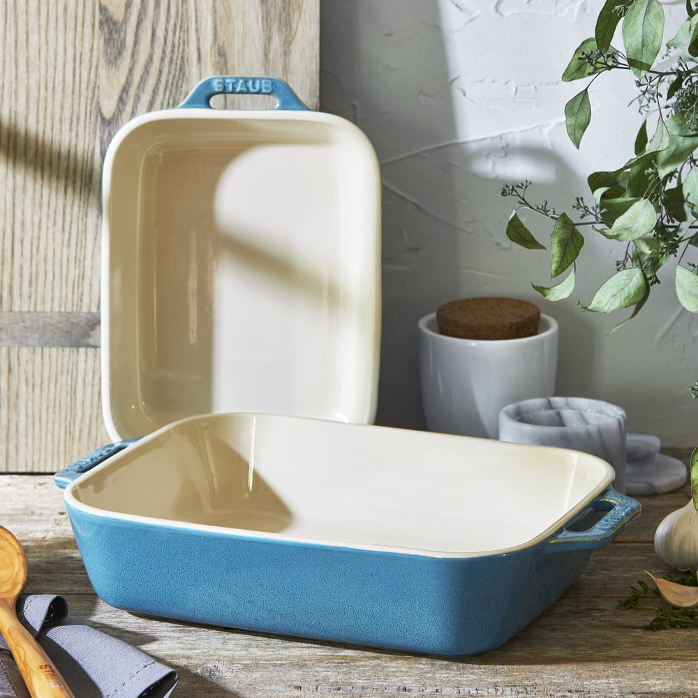 STAUB plat en usage avec lasagne, cuisson uniforme et service direct