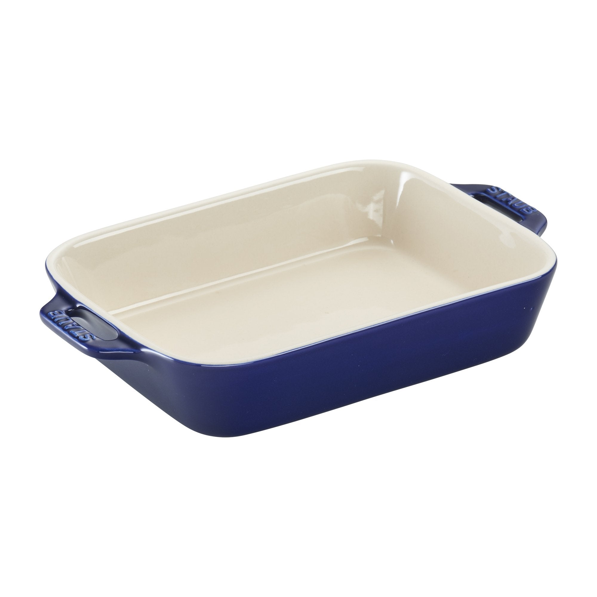 STAUB plat rectangulaire rempli de lasagne montrant capacité utile