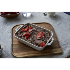 STAUB plat en usage avec gratin doré montrant la distribution uniforme de la chaleur