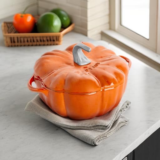 STAUB cocotte en usage sur induction, cuisson uniforme assurée