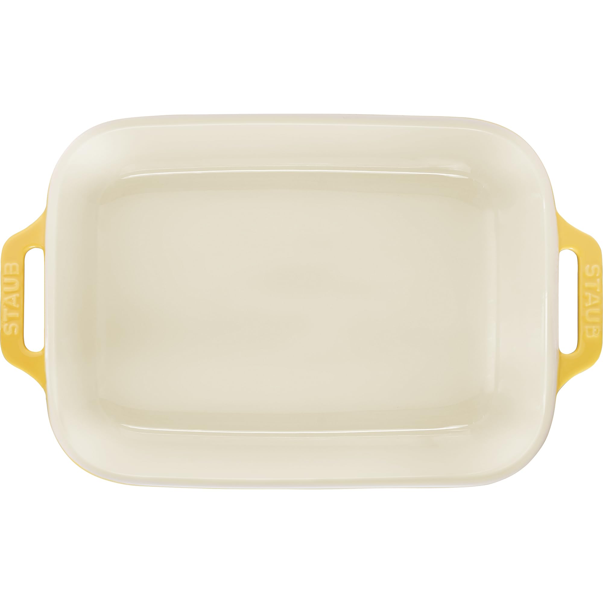 STAUB plat sur table jaune présentant esthétisme pour invités