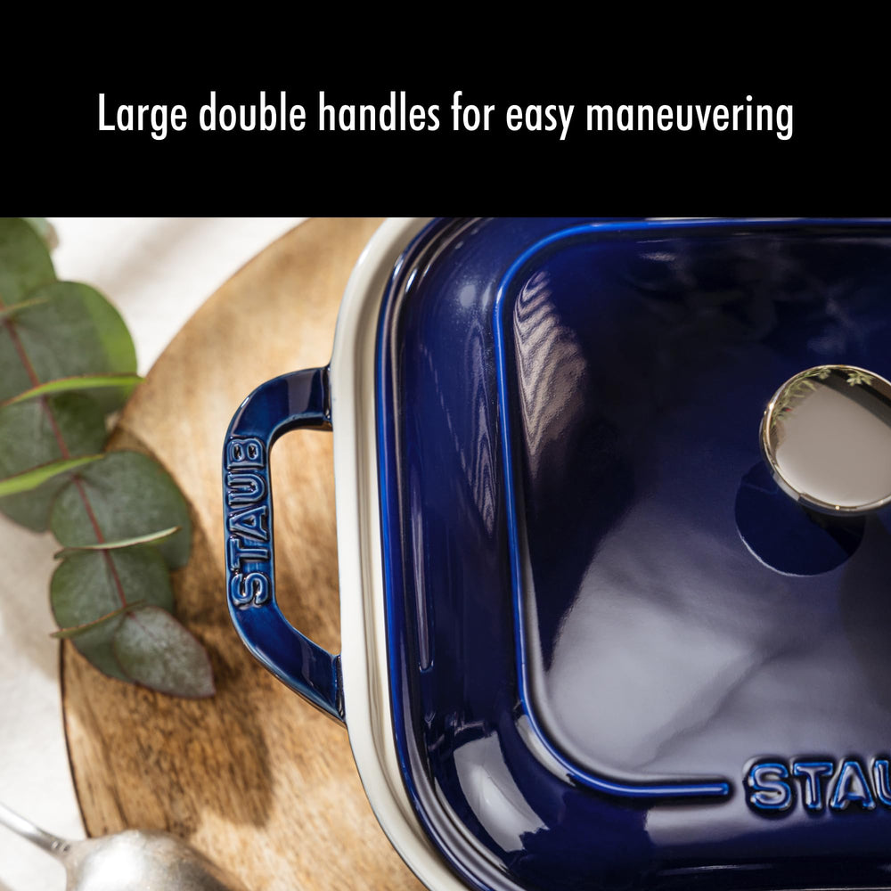 STAUB plan rapproché de la texture intérieure garantissant cuisson uniforme