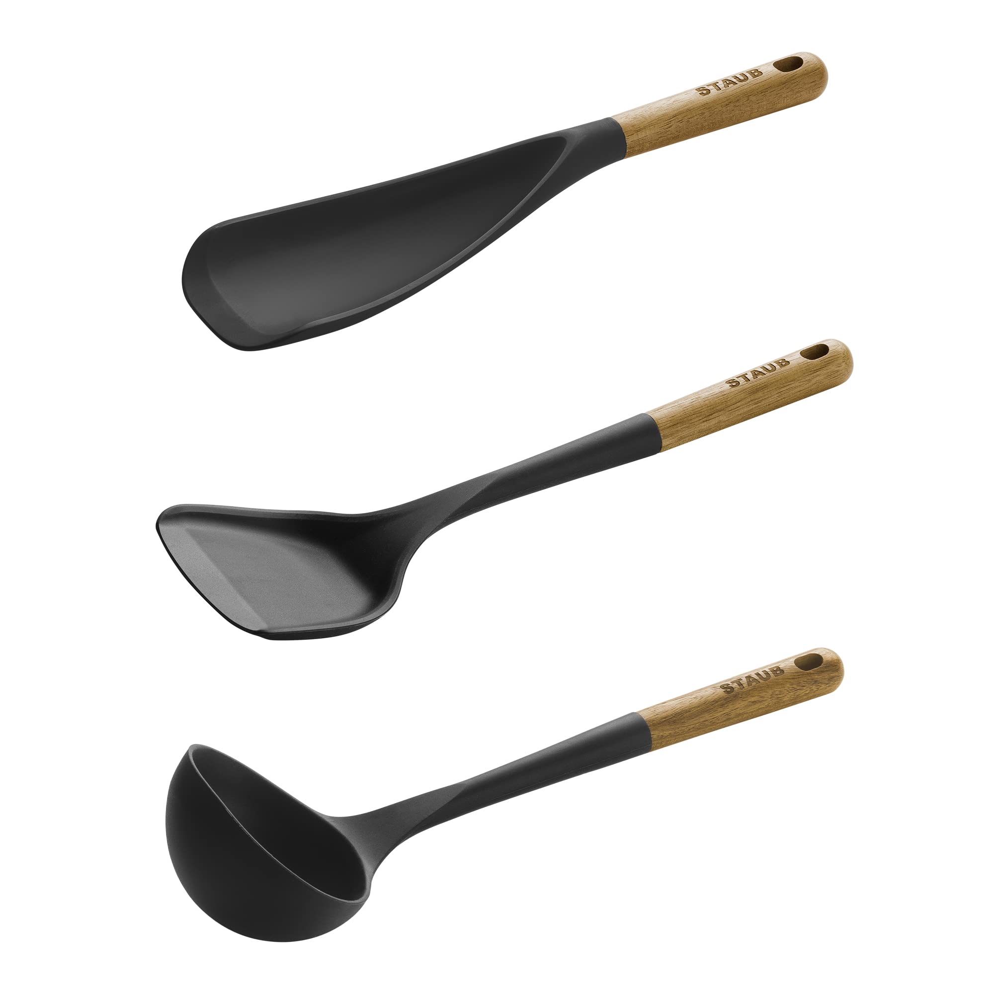 STAUB en action tourne-wok et louche utilisés pour sauter et servir, prise confortable