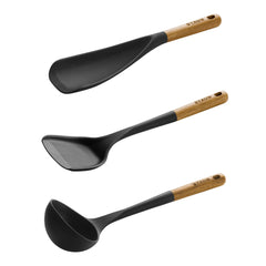 STAUB en action tourne-wok et louche utilisés pour sauter et servir, prise confortable