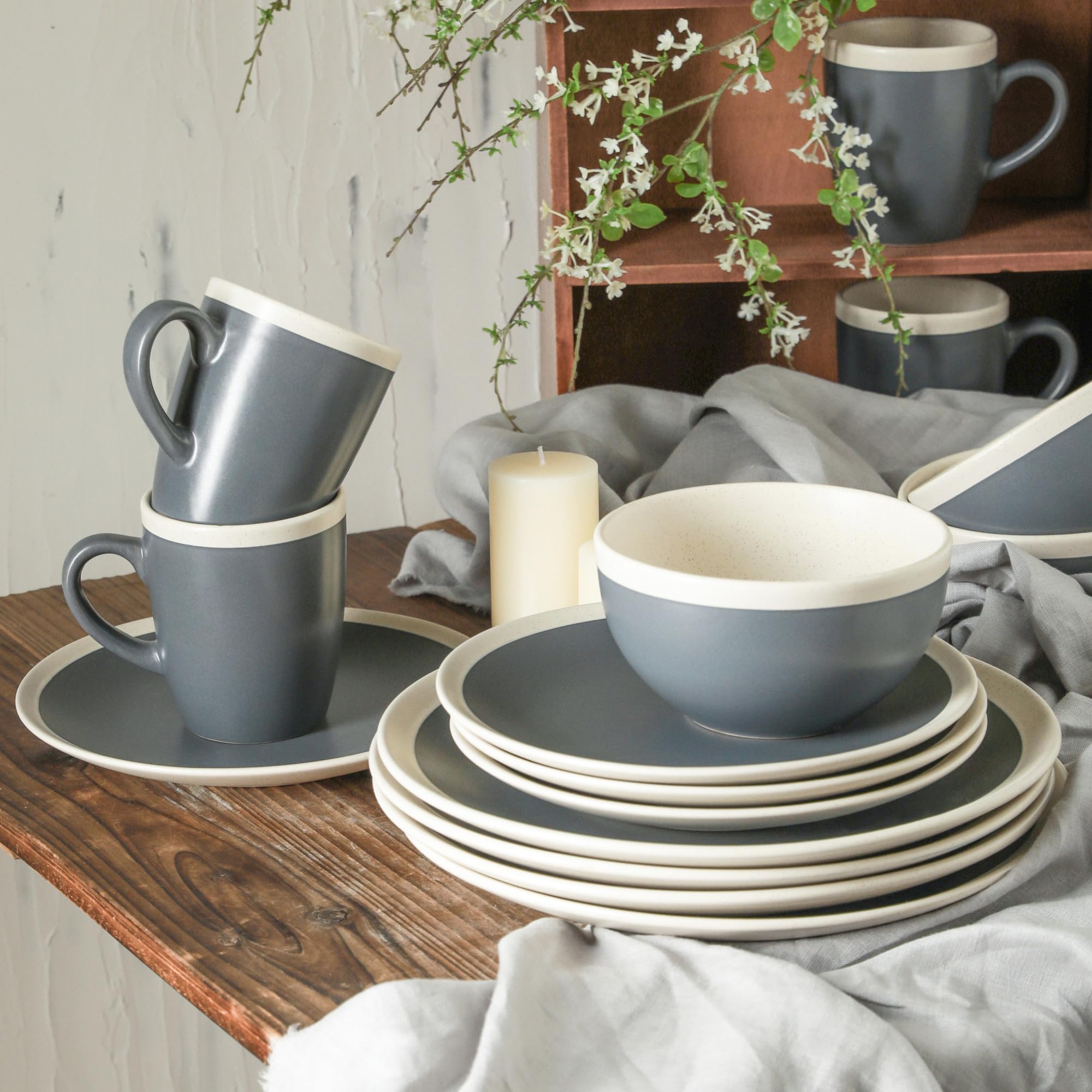 Stone Lain service mis en scène avec décoration, crée une table conviviale et élégante