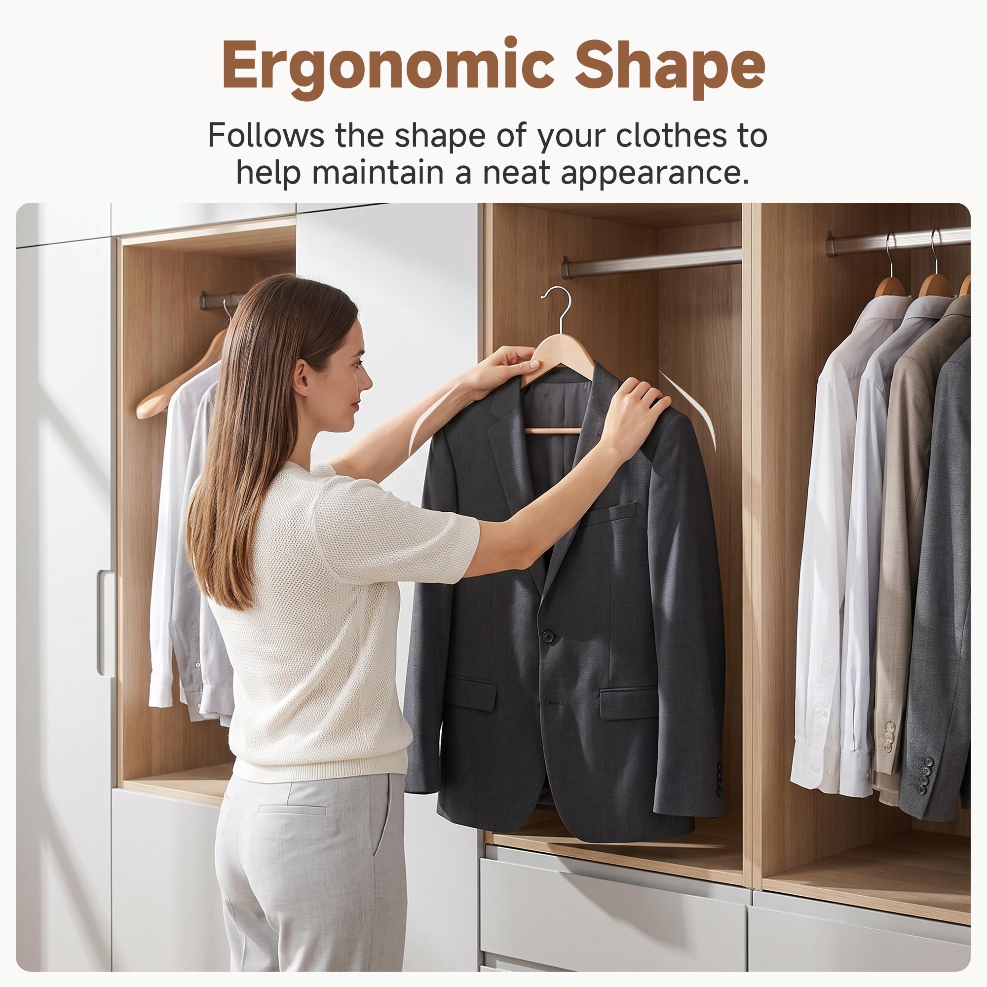 StorageWorks cintre présentant costume complet avec maintien élégant