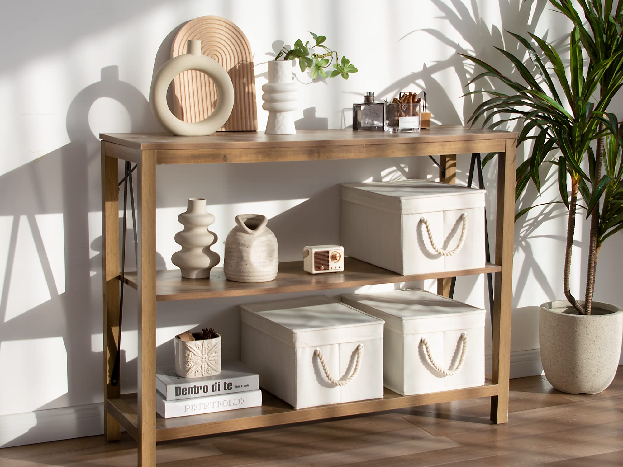 StorageWorks comparaison taille avec étagère montrant dimensions réelles