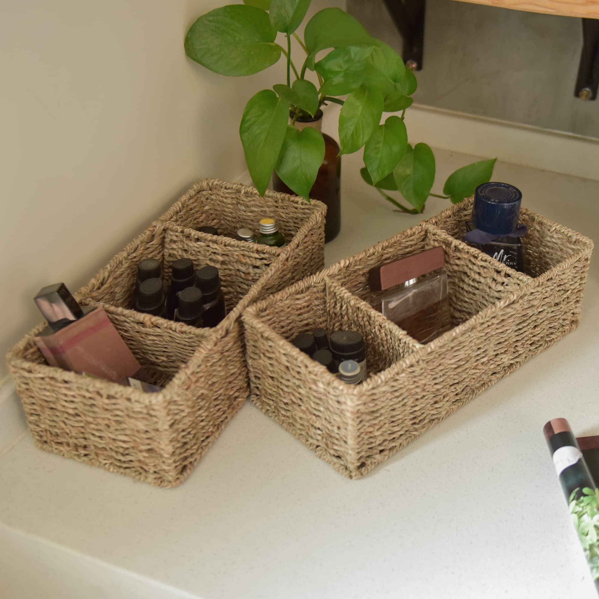 StorageWorks panier posé sur réservoir de WC montrant gain de place pratique