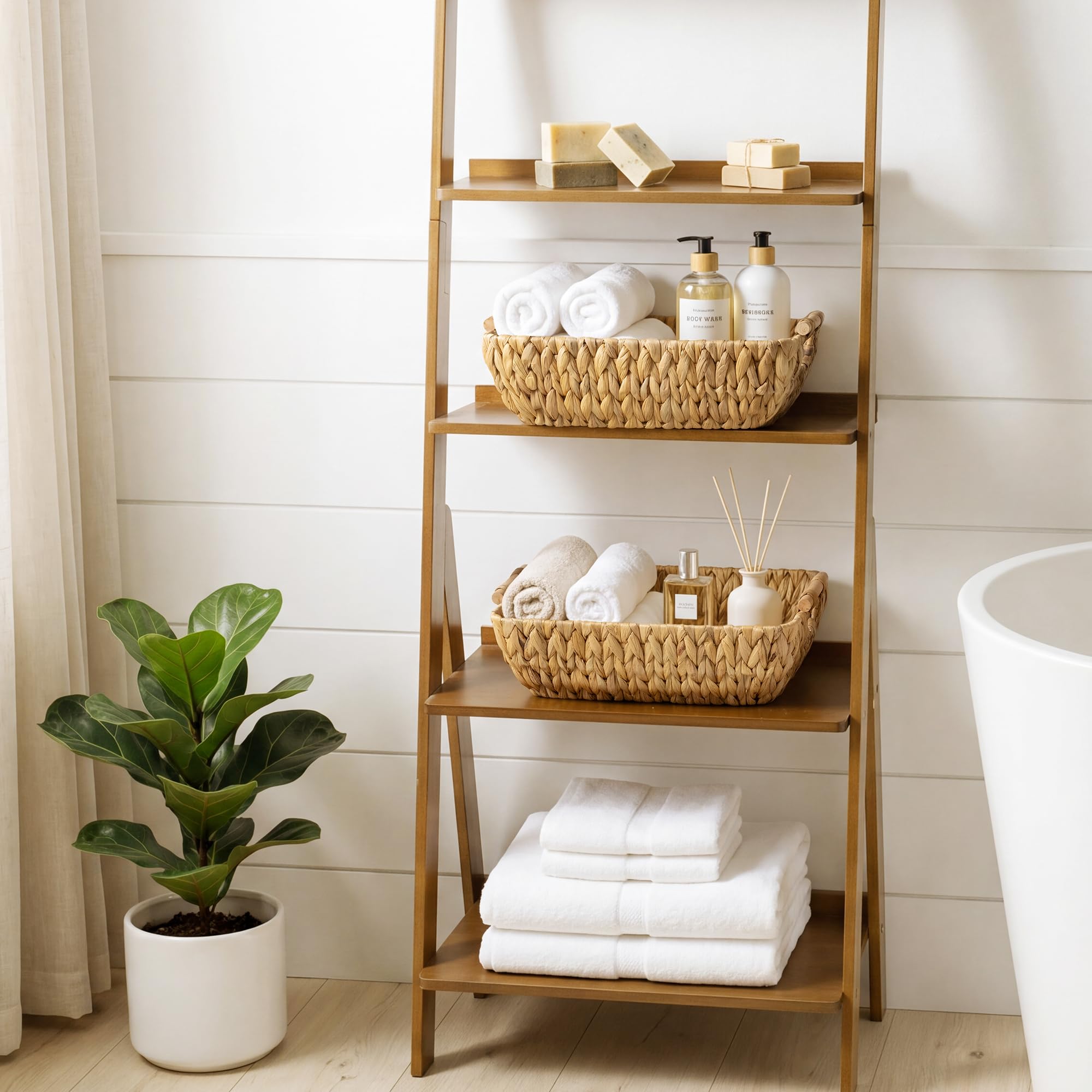 StorageWorks gros plan du tressage en jacinthe d'eau, montre qualité artisanale durable