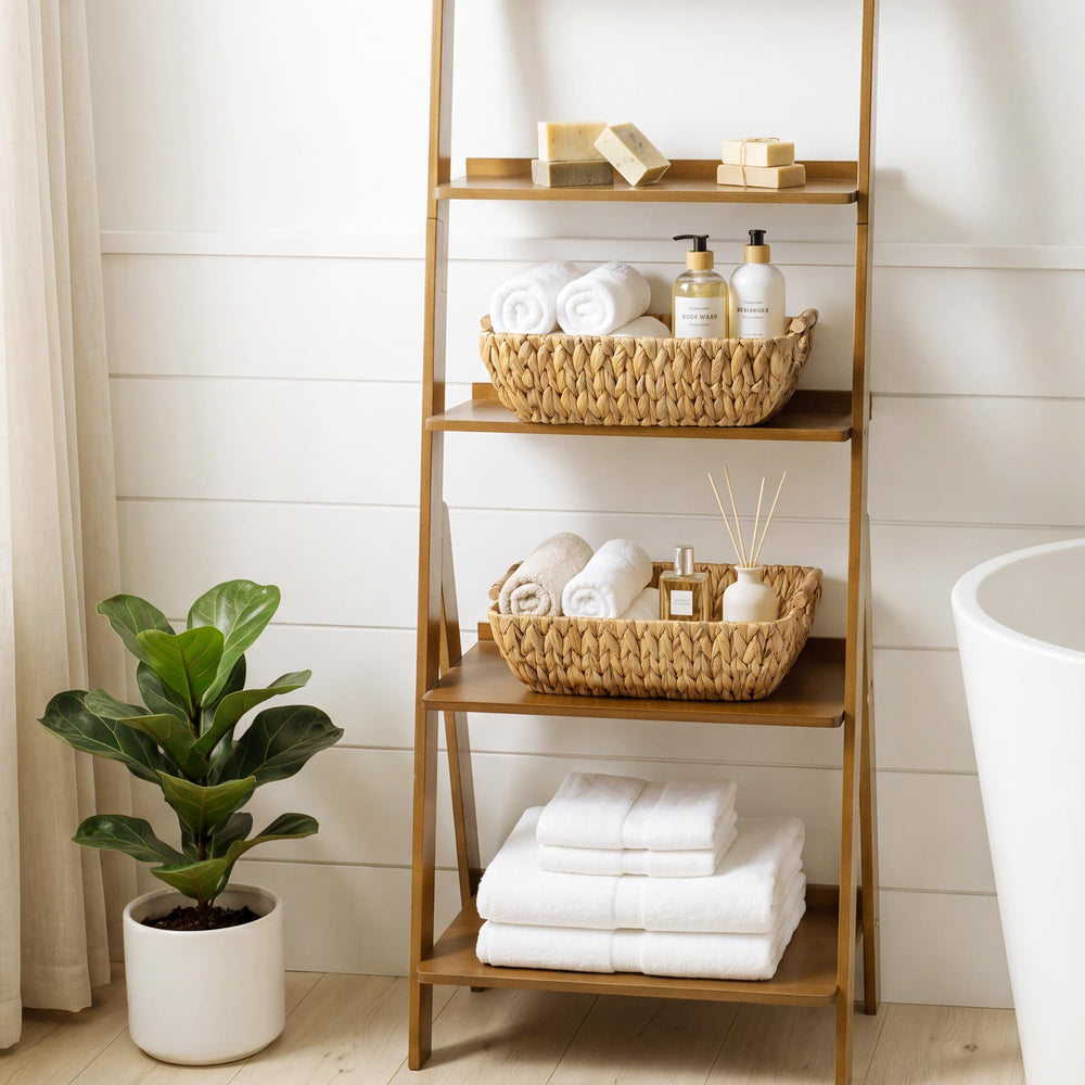 StorageWorks gros plan du tressage en jacinthe d'eau, montre qualité artisanale durable