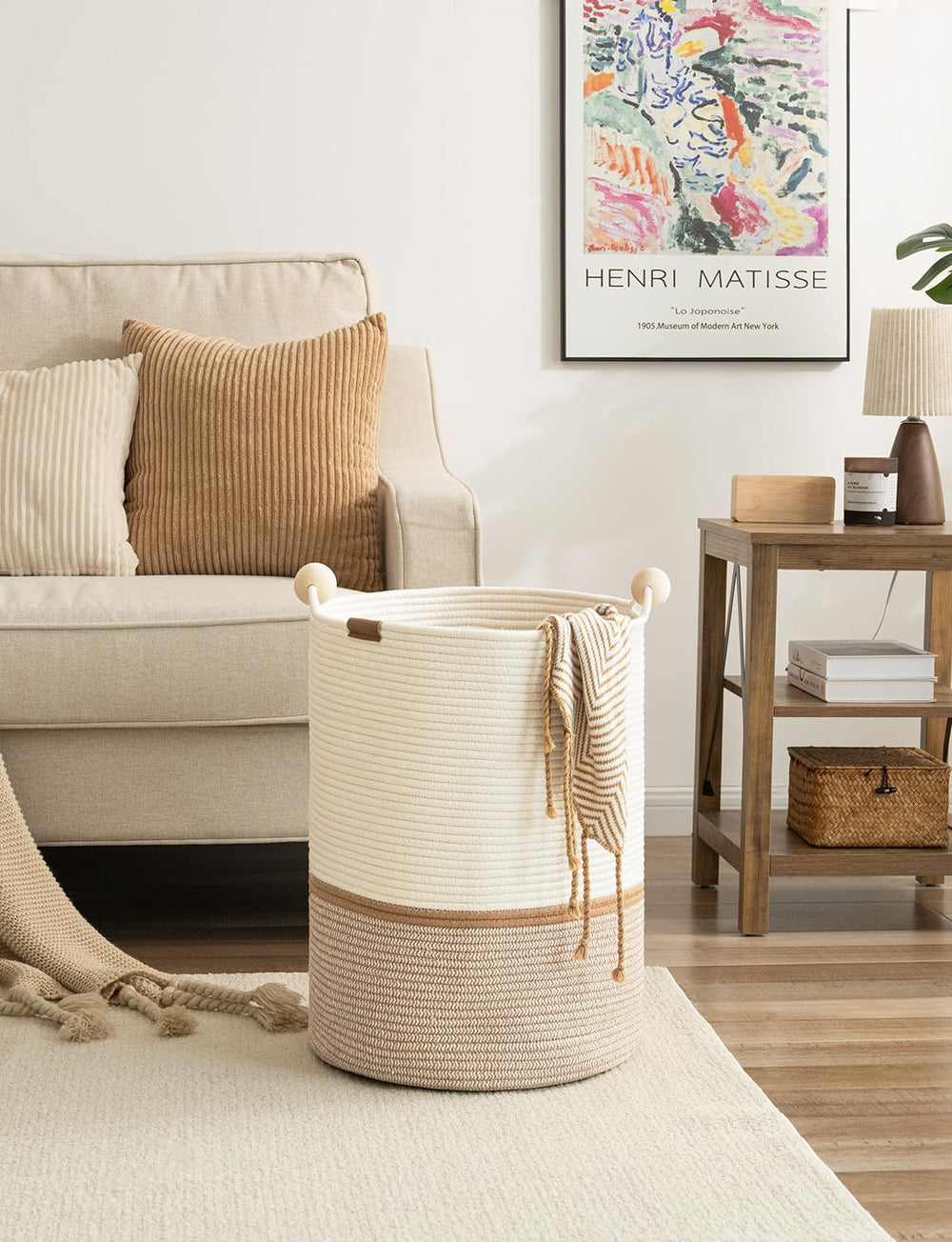 StorageWorks panier dans salon, apport chaleureux et style naturel