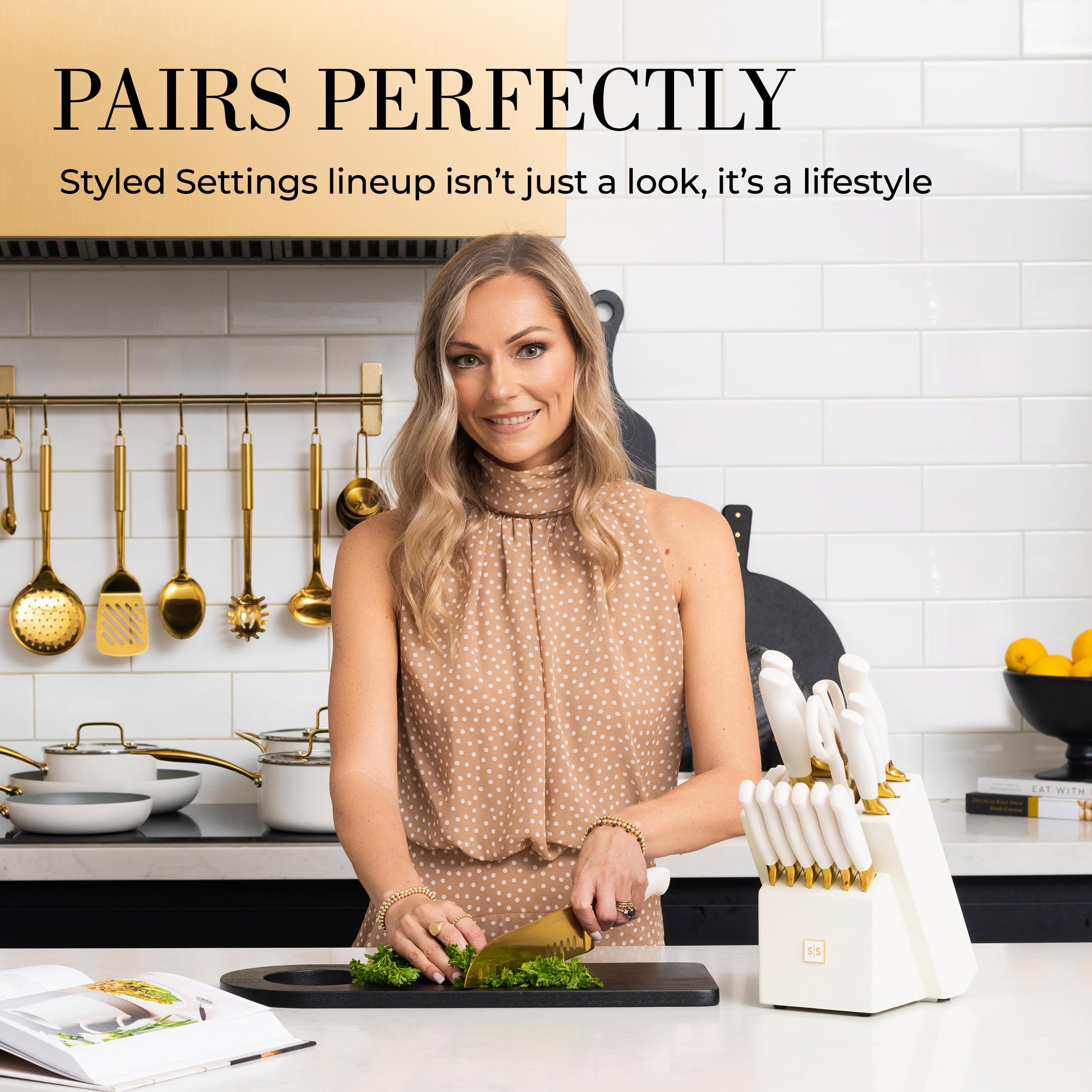 STYLED SETTINGS couteaux en action découpant des légumes, efficacité en cuisine