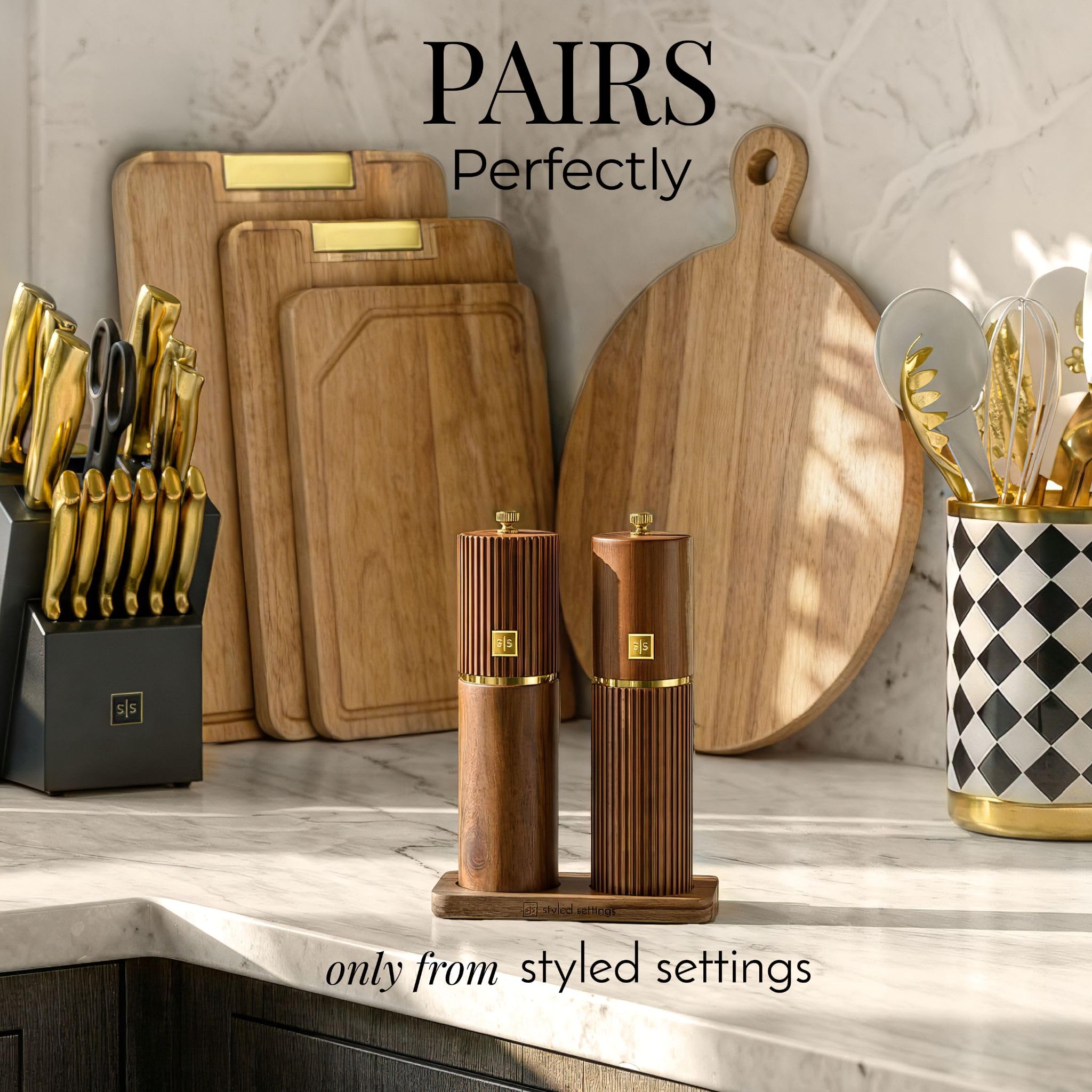 STYLED SETTINGS moulins en usage sur table améliorant service et présentation