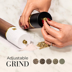 STYLED SETTINGS gros plan bois acacia révélant grain naturel et chaleur