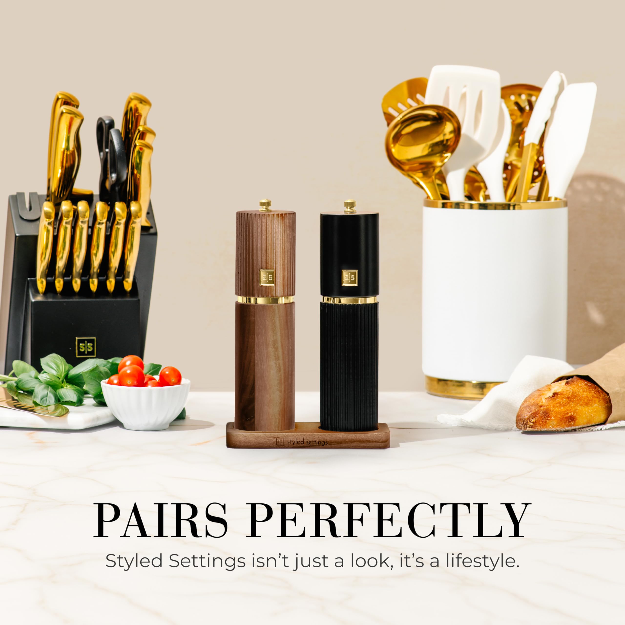 STYLED SETTINGS moulins ouverts avec sel et poivre illustrant l’usage