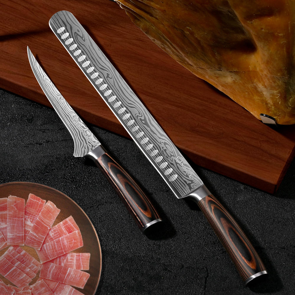 Sunnecko couteaux en usage découpant un brisket pour belles tranches