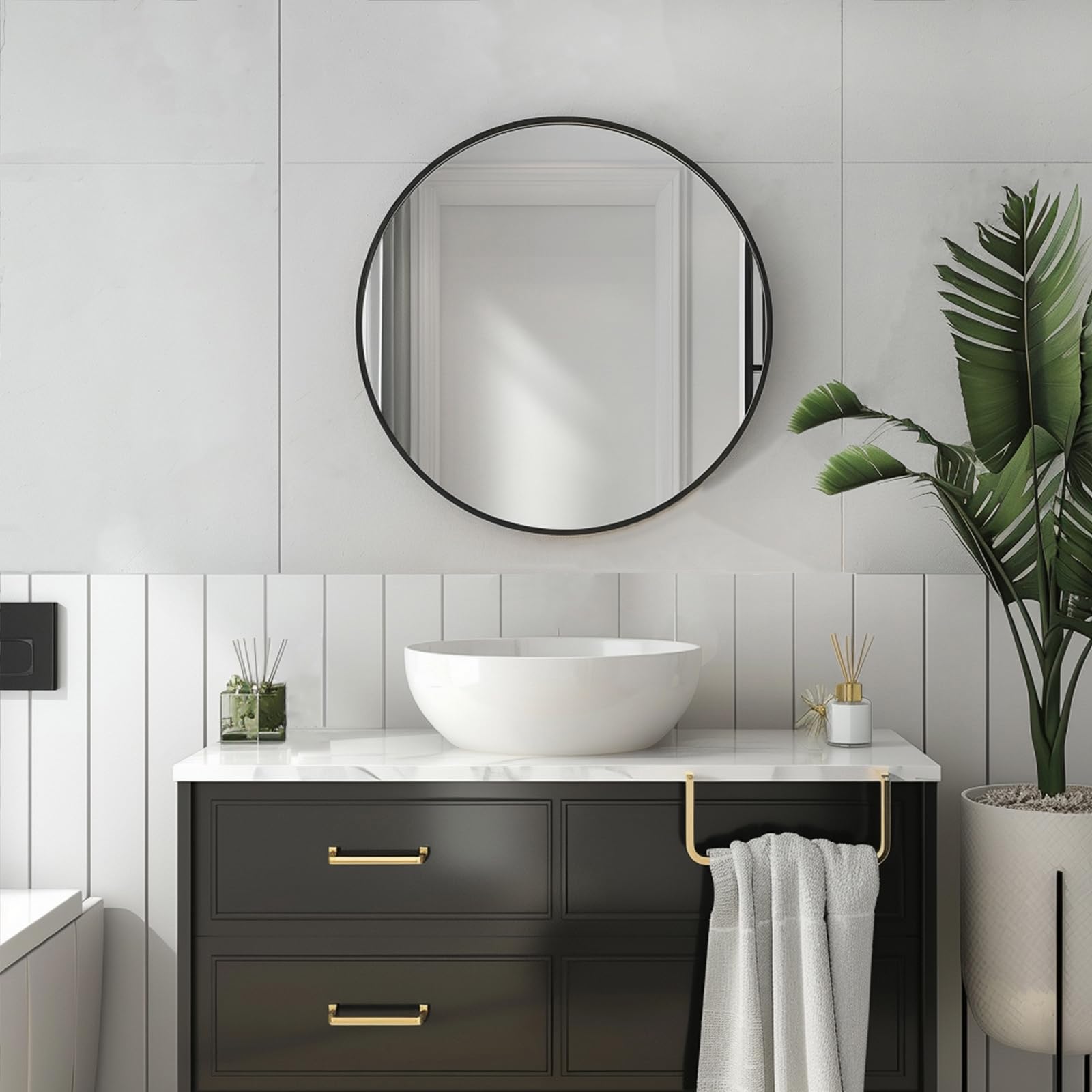 Sunniry miroir installé dans salle de bains illuminant l'espace et décorant