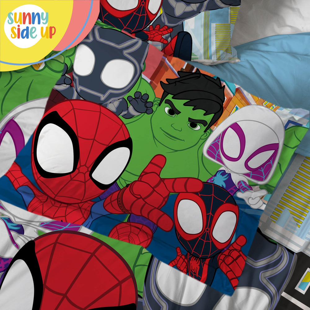 Sunny Side Up mise en situation sur lit d'enfant, look joyeux et invitant au sommeil