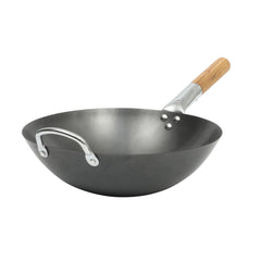 Sur La Table wok face avant montrant la base plate et stabilité