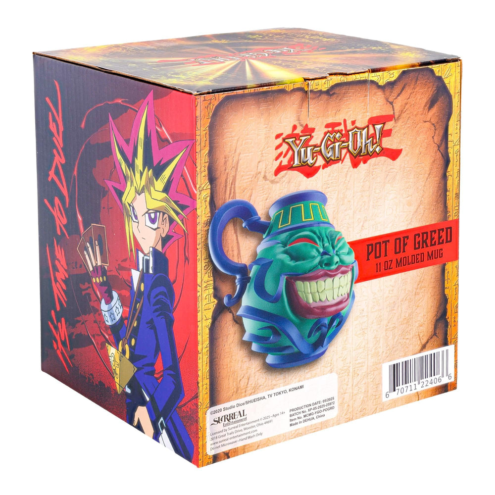 Surreal Entertainment mug Pot of Greed tenu en main pour montrer échelle et ergonomie
