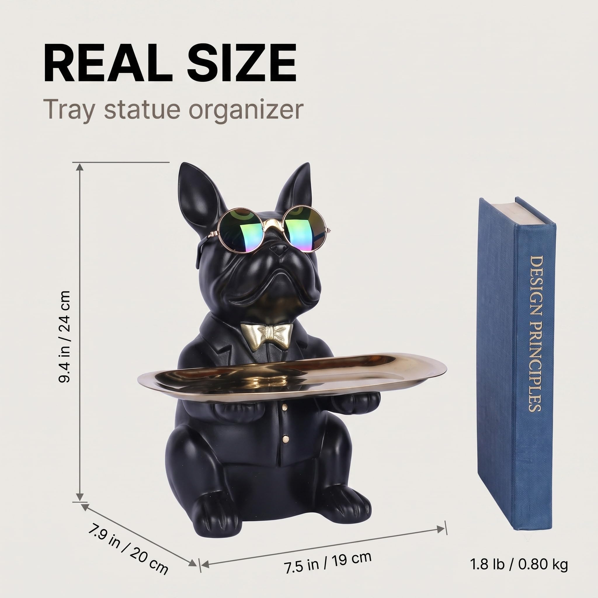 suruim statuette à côté d'un carnet pour visualiser taille et proportion