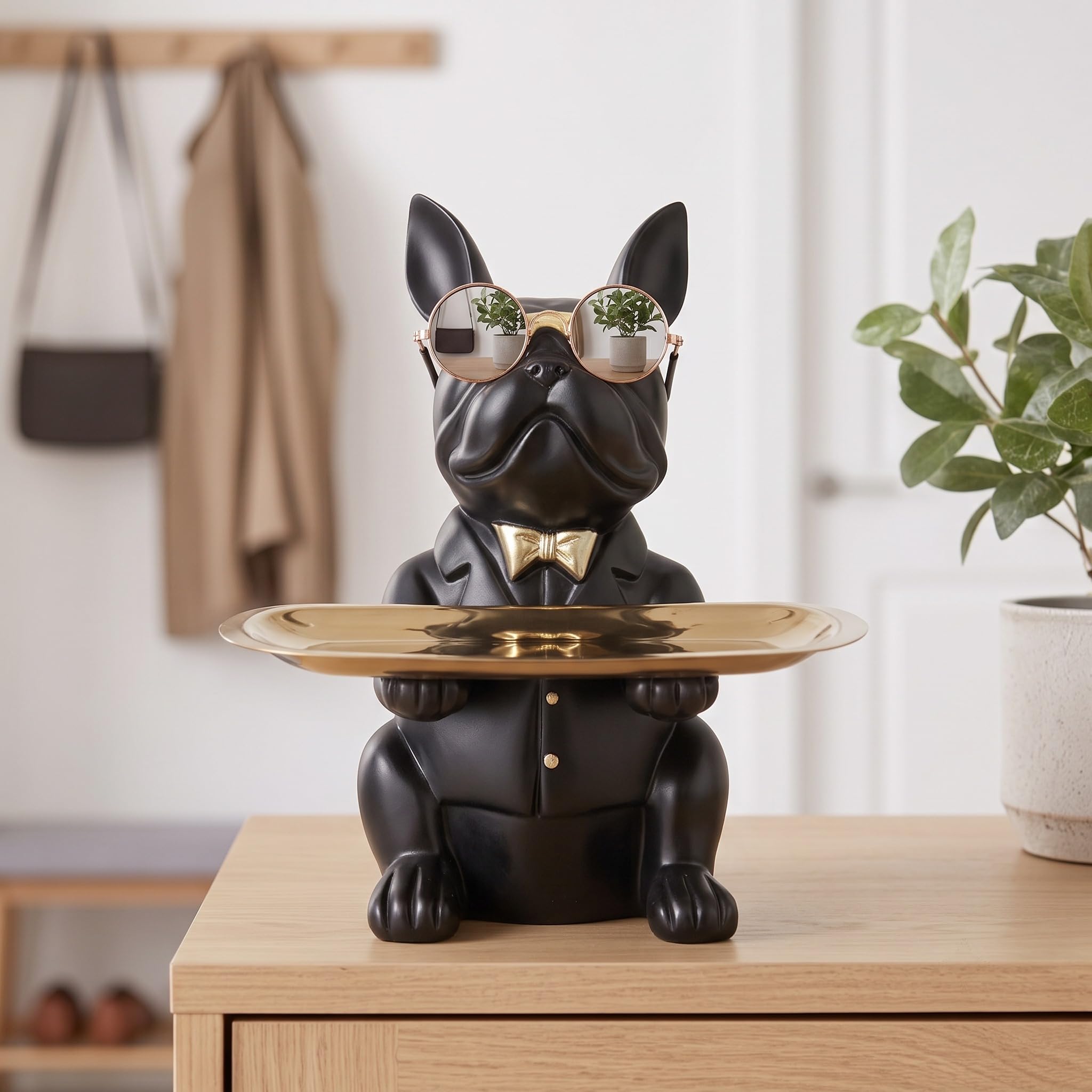 suruim sur table de nuit tenant plateau pour bijoux et objets essentiels