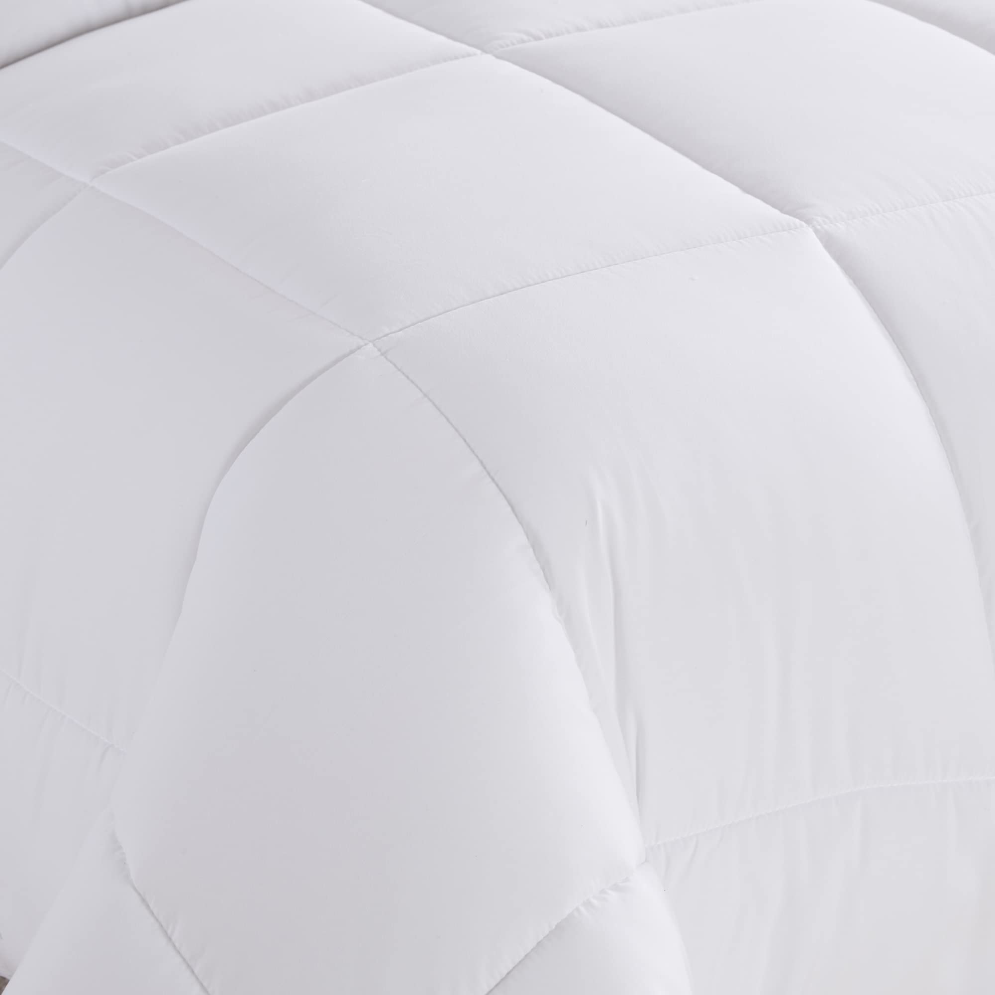 Sweet Home Collection couette et draps posés sur lit illustrant confort toute saison