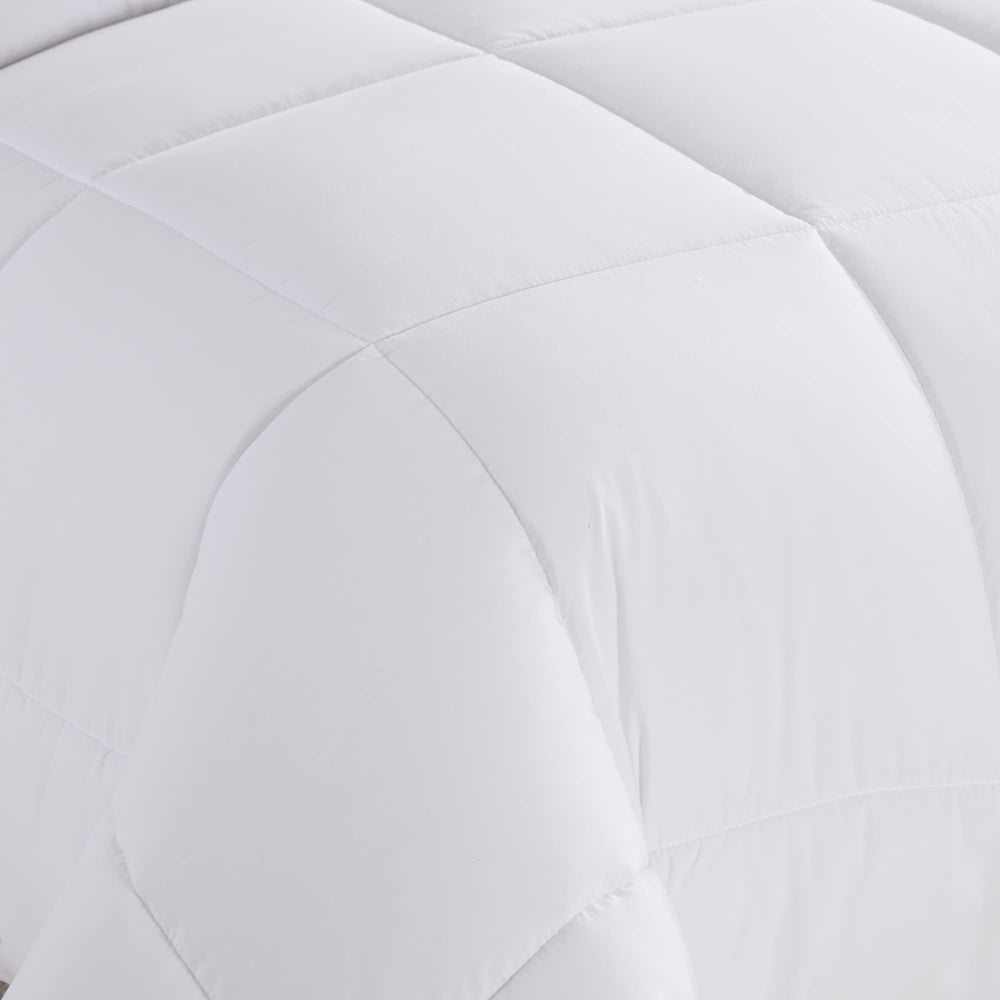 Sweet Home Collection couette et draps posés sur lit illustrant confort toute saison