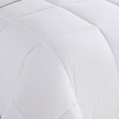 Sweet Home Collection couette et draps posés sur lit illustrant confort toute saison