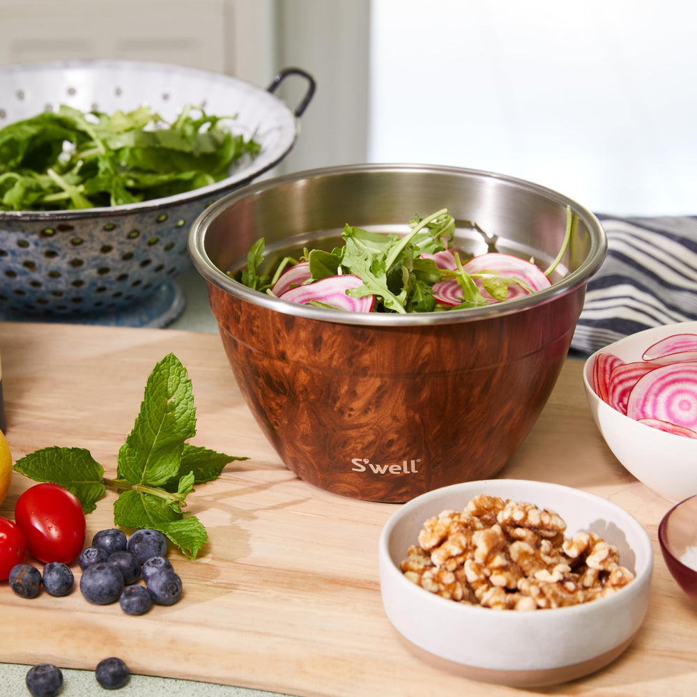 S'well bol à salade Teakwood en usage extérieur transport sûr et chic