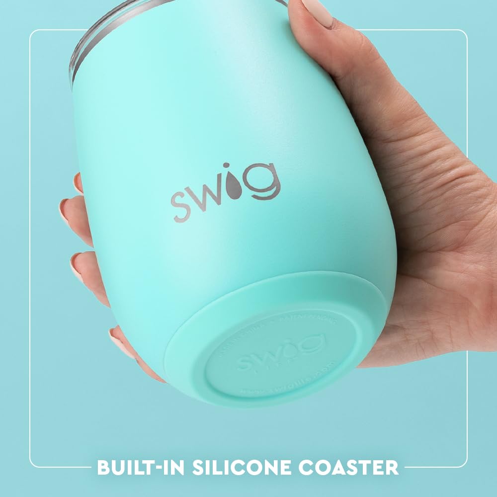 Swig Life gobelet Caliente en usage sur la plage, garde les boissons fraîches