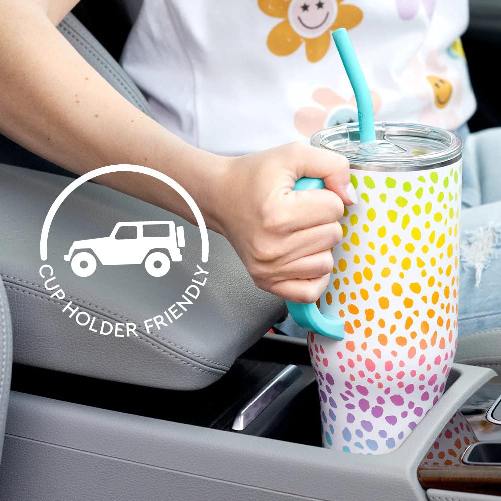 Swig Life comparaison taille avec une main montrant capacité 40 oz pratique
