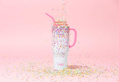 Swig Life couvercle et paille réutilisable montrant confort de boisson