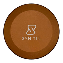 Syn Tin boite 3.0 posée à côté d’un téléphone pour comparaison d’échelle pratique