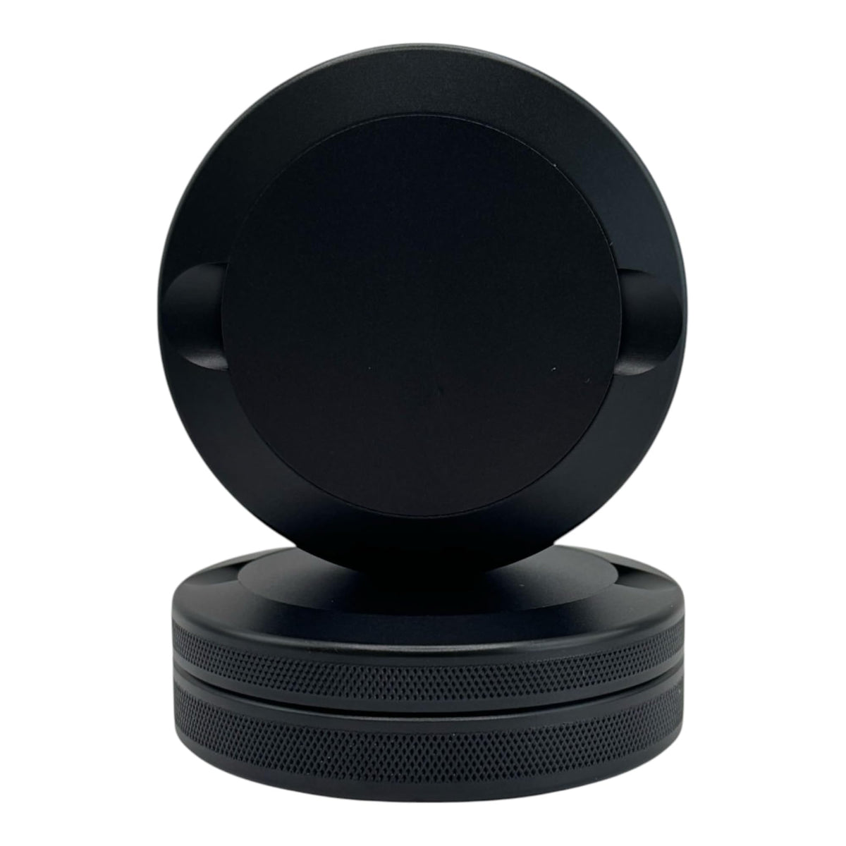 Syn Tin boîtier avant noir montrant design solide et protection