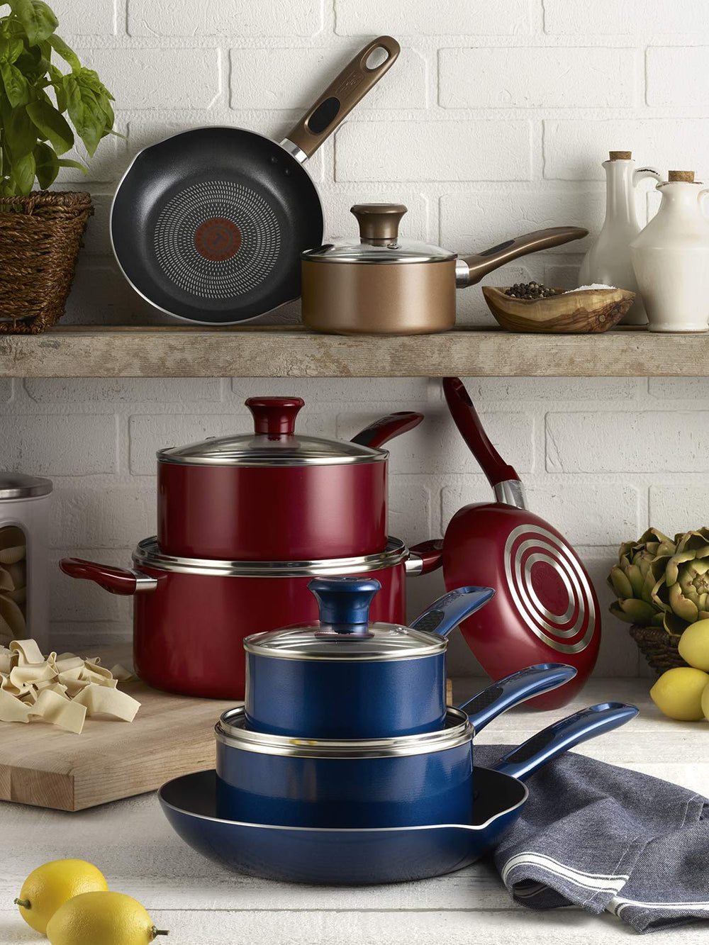 T-Fal ensemble en usage sur cuisinière illustrant répartition uniforme de la chaleur