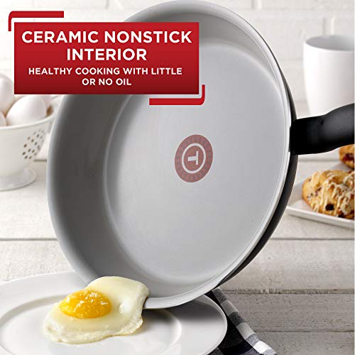 T-Fal gros plan intérieur céramique montrant la texture antiadhésive et facilité de nettoyage