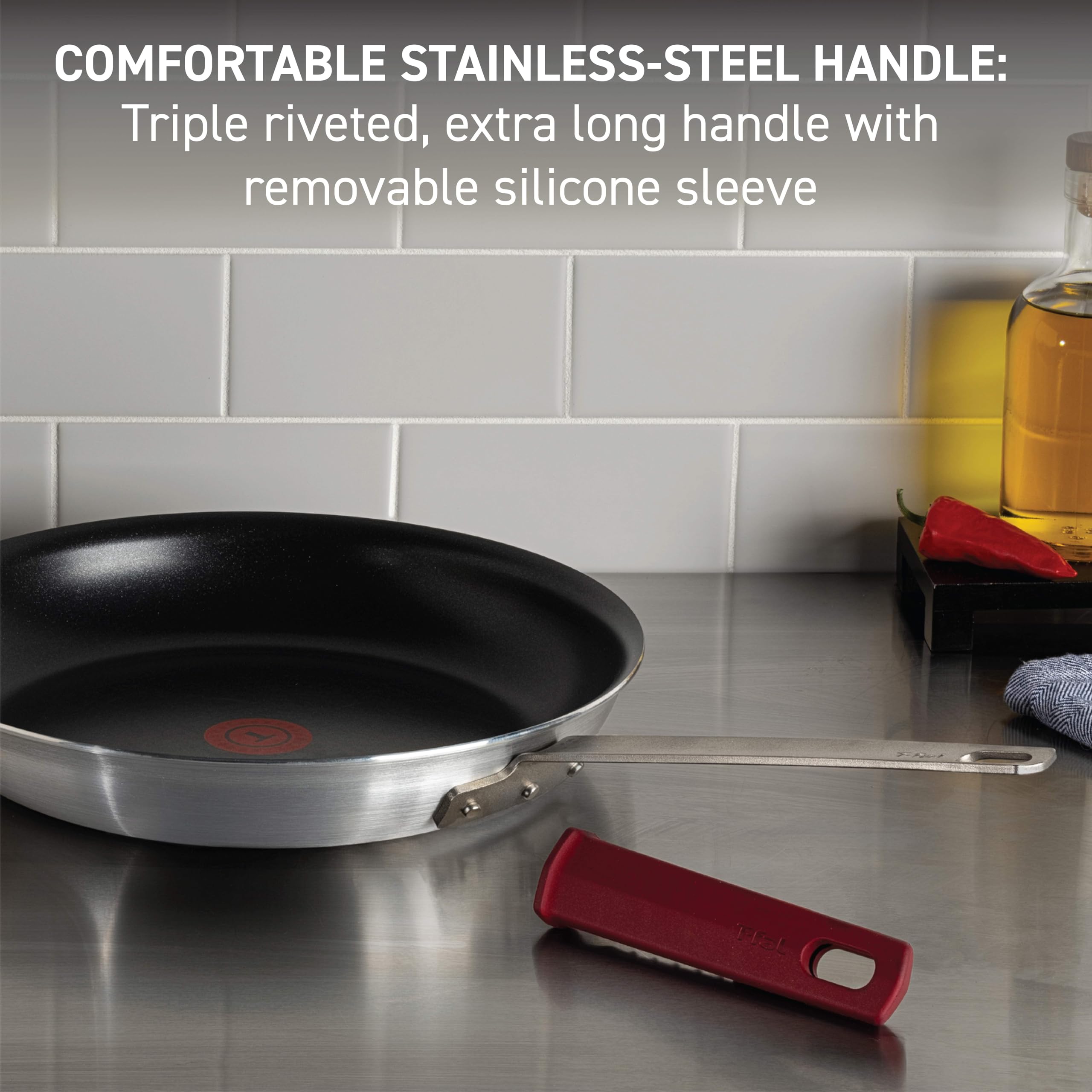 T-Fal vue sur le bord et l’épaisseur montrant construction durable et stabilité