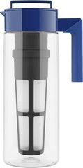 Takeya pichet face blueberry montrant un design élégant et une poignée sûre