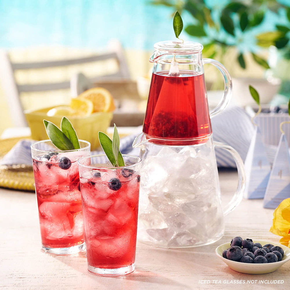 Tea Forte gros plan infuseur pyramide montrant extraction d'arômes