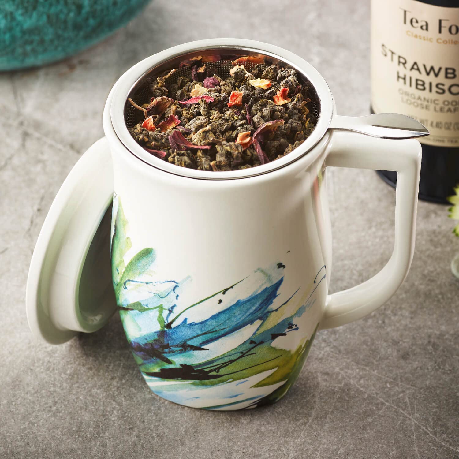 Tea Forte infuseur en acier inoxydable gros plan montrant maillage fin et extraction propre