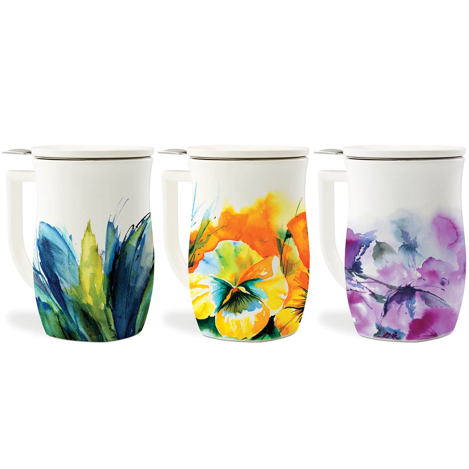 Tea Forte tasse Fiore tenue à la main pour comparaison d'échelle et confort d'utilisation