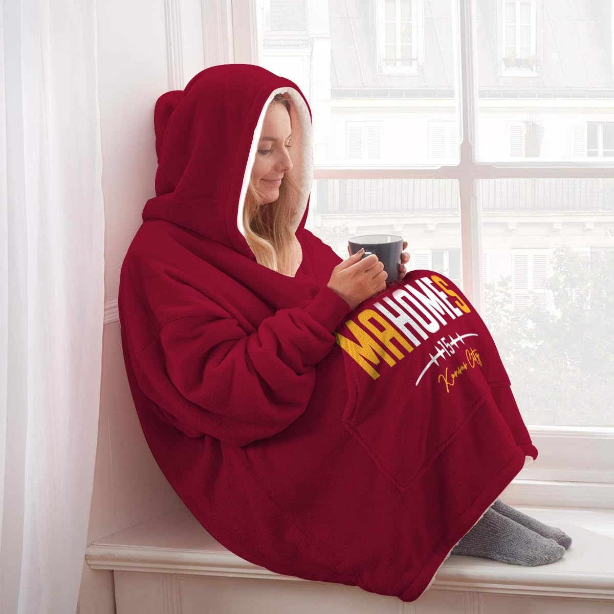 TEERABBIT personne portant le wearable blanket au canapé pour confort instantané