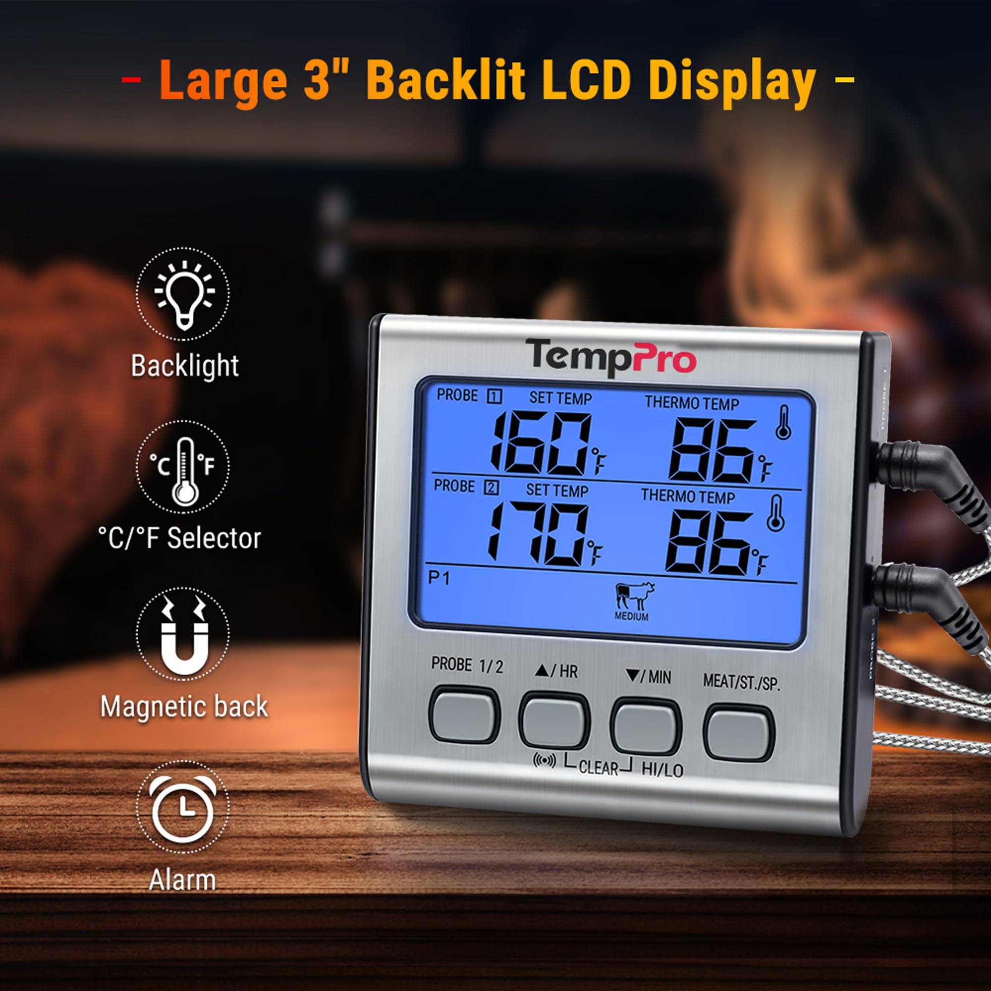 TempPro TempTrack à côté d'une tasse pour comparaison d'échelle compacte