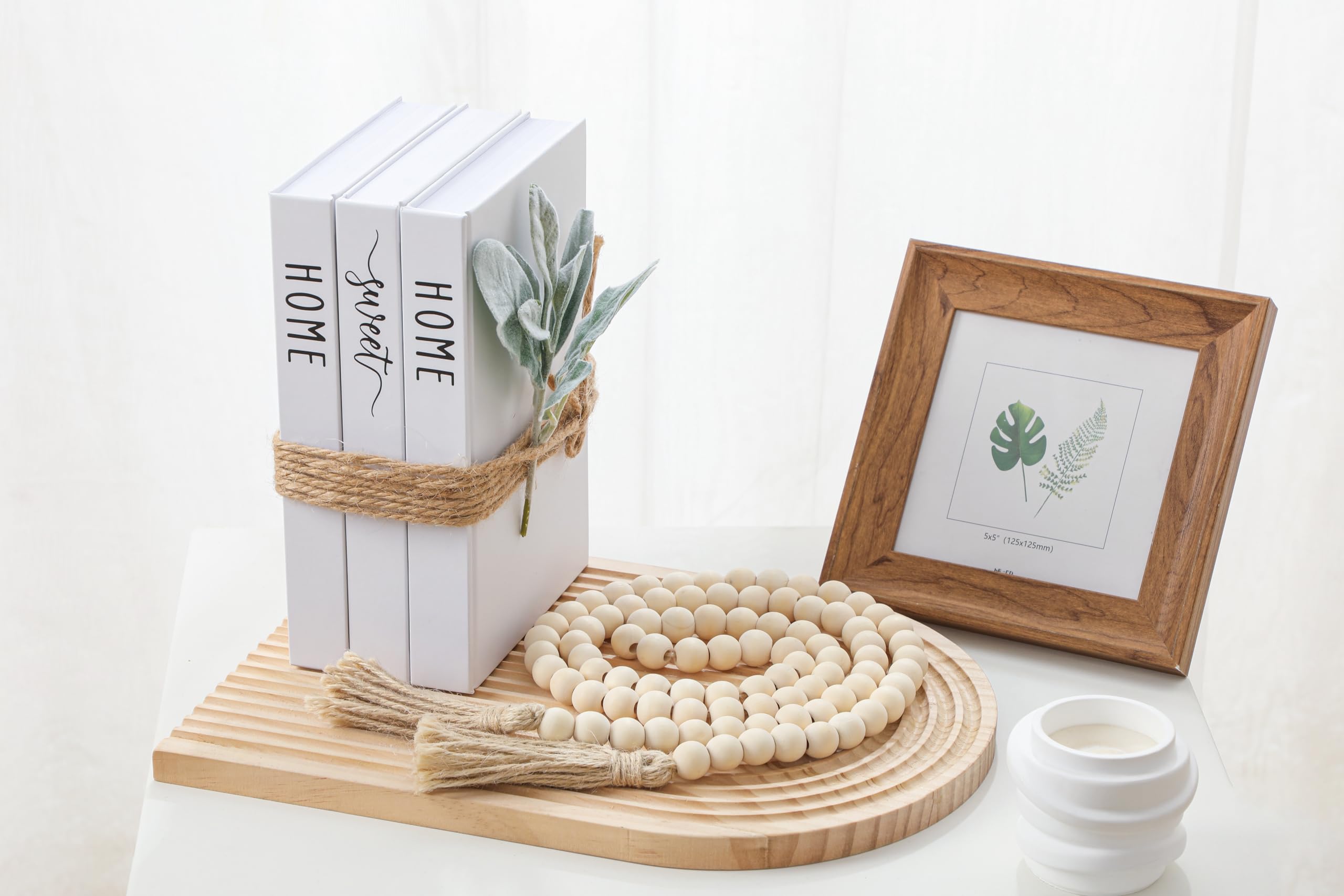 TenXVI Designs livres posés sur manteau de cheminée créant ambiance cosy