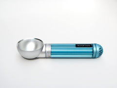 THAT INVENTIONS gros plan tête ScoopTHAT montrant forme incurvée pour boules parfaites