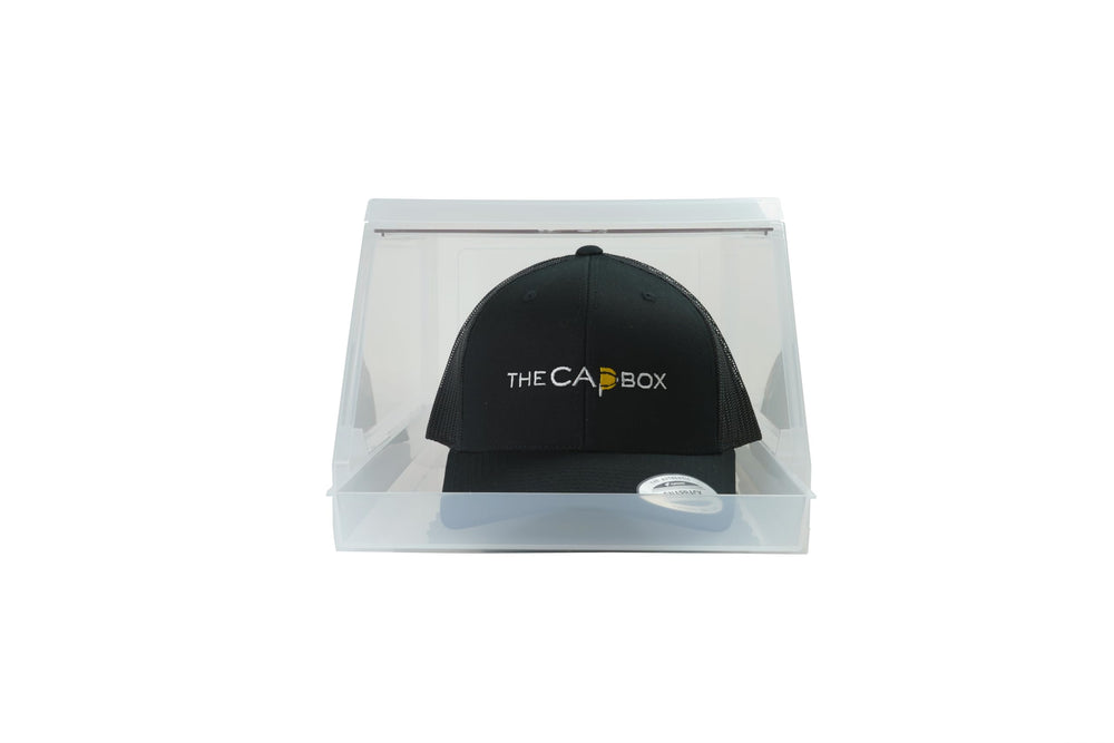 THE CAP BOX ouverte révélant 10 à 15 casquettes bien rangées